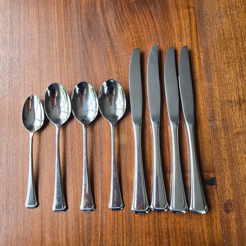 Oneida Silver Maestro St Leger Flatware Set 8 Pc Knives Spoons Stainless Steel
